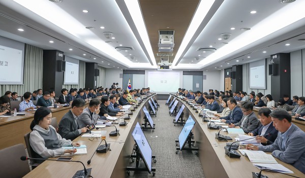 [사진] 12일 시청 글로벌센터에서 ‘2027년 정책 추진 방향 및 핵심과제 보고회’가 진행되고 있다.