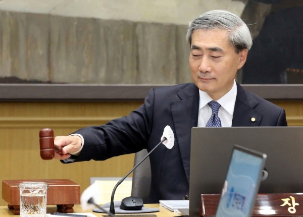[사진] 신현송 한국은행 총재가 지난 첫 금융통화위원회 본회의를 주재 모습