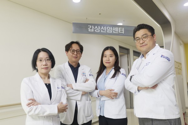[사진] (우측부터) 외과 전학훈, 피부과 조미연, 외과 김동규, 피부과 이희정 교수 