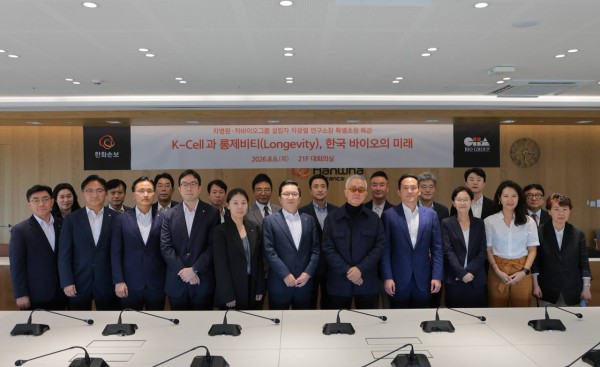 [사진] 차병원·차바이오그룹–한화손보 특별 강연 후 기념 촬영을 하고 있다