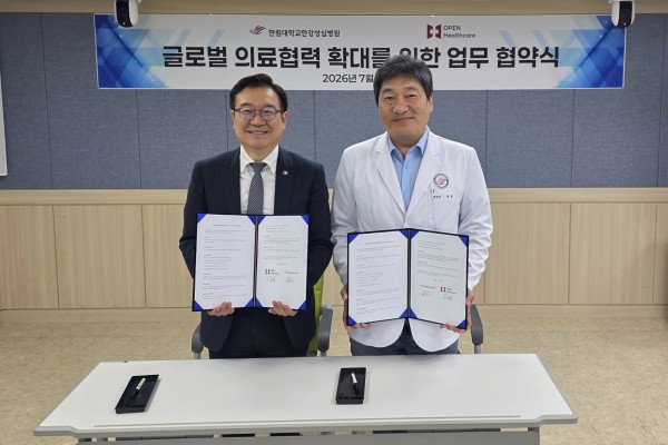 [사진] (좌)오픈헬스케어 진료검진사업본부장 박철호 (우)한림대학교한강성심병원 허준 병원장