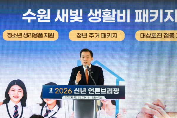 이재준 수원시장이 ‘2026년도 상반기 장학생의 날’ 행사에서 인사말을 하고 있다. 