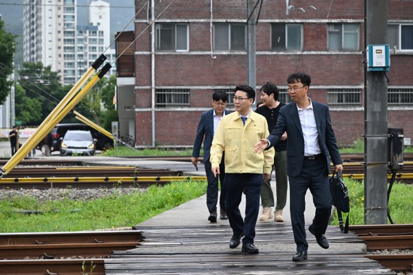 [사진] 김원기 의정부시장이 7월 23일 GTX-C 의정부역을 방문해 사업 추진 현황을 점검하고 있다