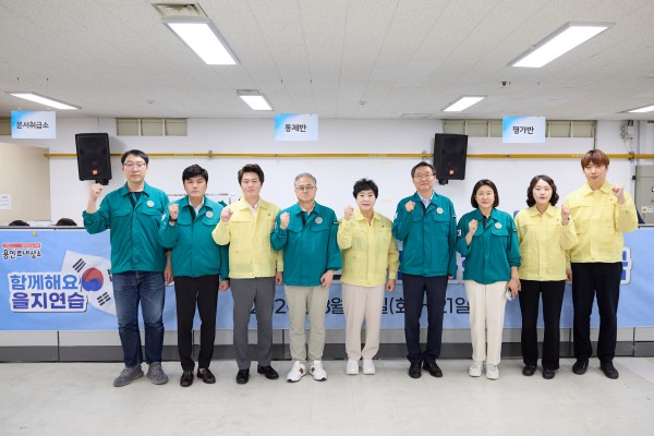 [사진] 용인특례시의회 의장단이 용인시청 을지연습장을 방문해 관계자들을 격려했다