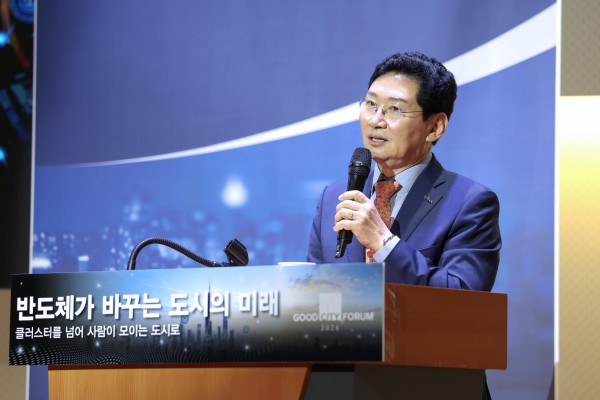 [사진] 26일 ‘제9회 굿시티포럼 2026’에 참석한 이상일 시장이 주제 발표를 하고 있다