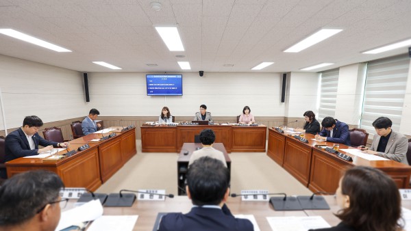 [사진] 14일 의회 제4상임위원회 회의실에서 열린 ‘제304회 임시회 폐회 중 의회운영위원회’의 모습