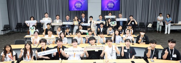 [사진] 간담회 참석자들이 함께하고 있다