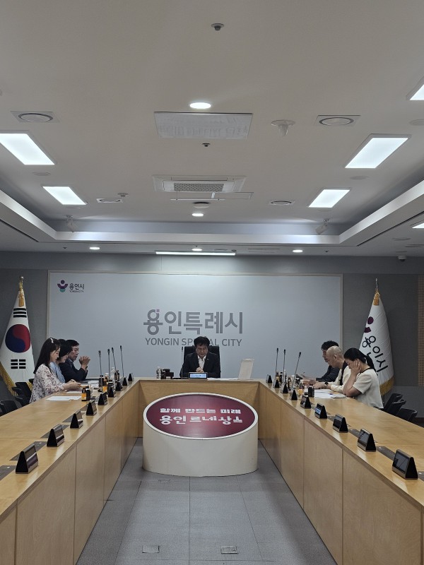 [사진] 용인특례시는 1일 생활임금심의위원회를 열고 2027년도 생활임금을 1만2380원으로 최종 결정했다