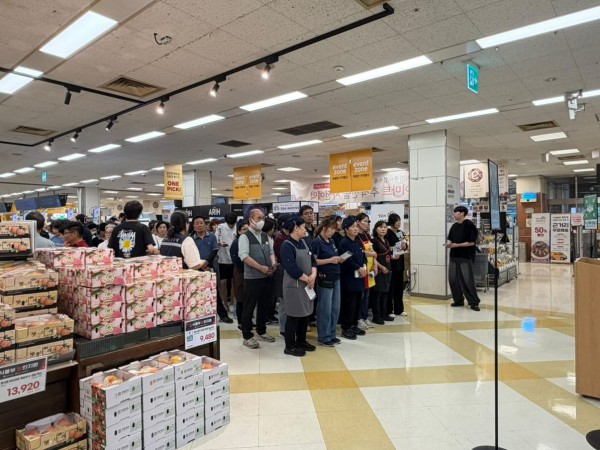 [사진]  용인특례시 처인구는 20일 이마트 용인점에서 공습 대비 민방위 훈련을 진행했다