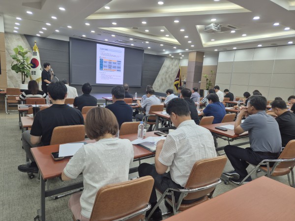 [사진] 용인특례시 기흥구는 10일 구성농협에서 농협 직원을 대상으로 농지 전수조사 관련 실무 교육을 했다