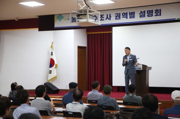 [사진] 최현덕 남양주시장이 ‘농지 전수조사 권역별 설명회’에 참석해 인사말씀을 하고 있다