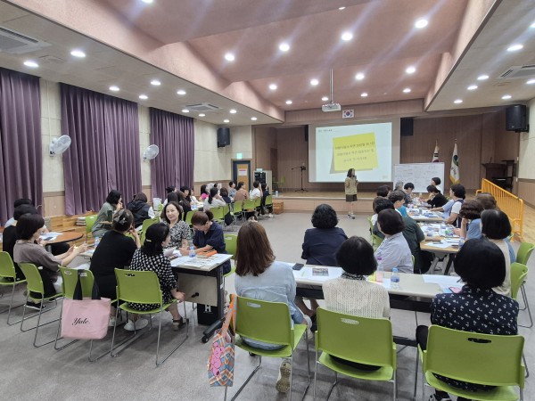 [사진] 인권 강사가 ‘찾아가는 인권교육’을 하고 있다