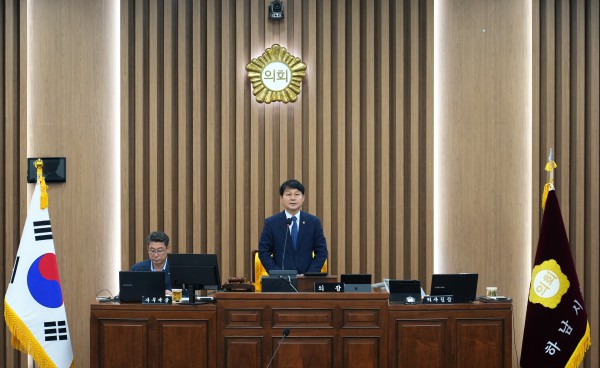 [사진] 8월 11일 제351회 하남시의회 임시회 제1차 본회의에서 개회사 중인 정병용 의장 