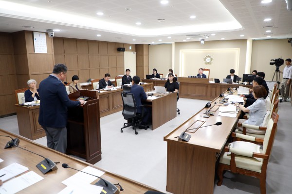 [사진] 수원특례시의회 문화체육교육위원회 주요업무 추진실적 보고 청취
