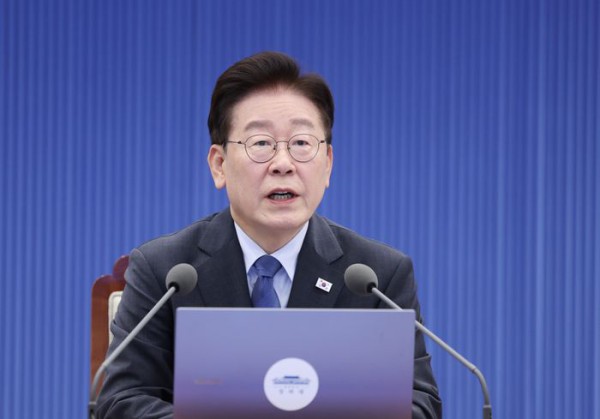 [사진] 11일 청와대에서 열린 수석보좌관회의에서 이재명 대통령의 발언 모습