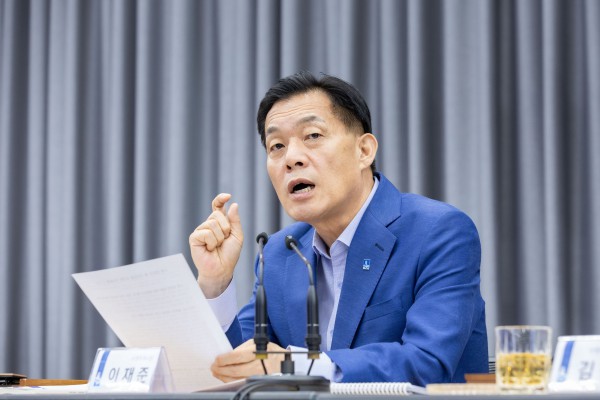 [사진] 이재준 수원특례시장이 ‘수원 방문의 해 추진상황 보고회’에서 발언하고 있다. 