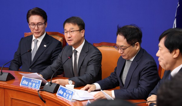 [사진] 23일 더불어민주당 최고위원회의 모습