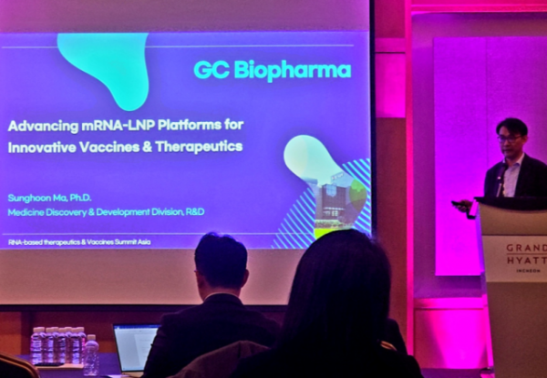마성훈 GC녹십자 MDD 본부장이 ‘RNA based Therapeutics and vaccines Summit Asia’에서 발표하고 있다