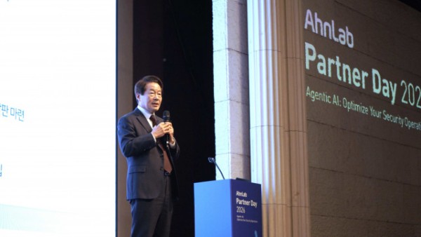 안랩 강석균 대표가 ‘안랩 파트너 데이 2026’에서 인사말을 하고 있다