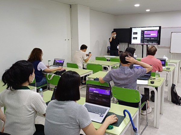 퇴근학습길 ‘AI 활용 공익영상 제작’ 수업 사진