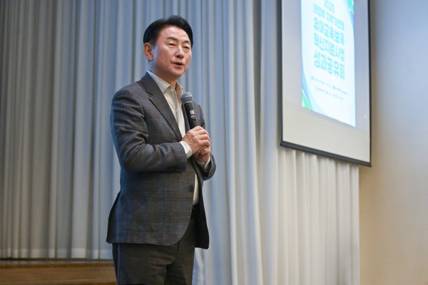 김동근 시장이 11월 26일 ‘의정부시지역사회보장협의체 2025년 성과보고회’에서 인사말을 하고 있다.