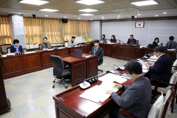 수원특례시의회 환경안전위원회 안건 심사