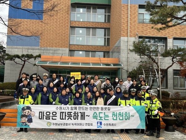 캠페인 참가자들이 함께하고 있다. 