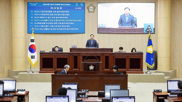 18일 의회 본회의장에서 진행된 제300회 제2차 정례회 제3차 본회의 중 한 장면.