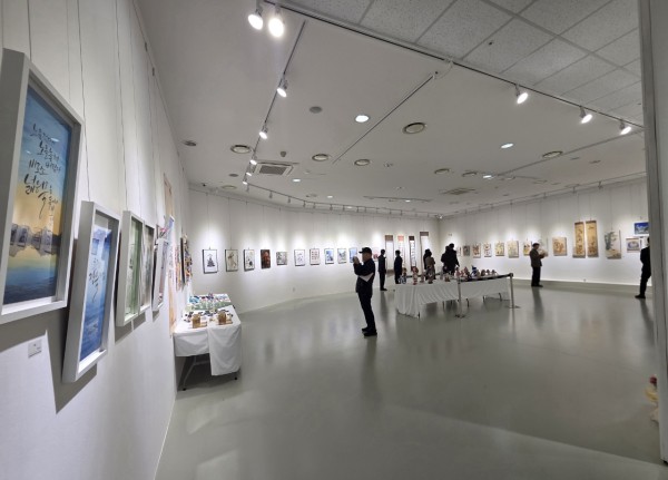  용인포은아트갤러리에서 18일부터 21일까지 3일간 ‘제7회 보정동 주민자치 작품전시회’가 열렸다.