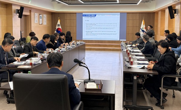 안산형 남북교류협력 및 평화통일 기반조성 기본계획 중간보고회가 16일 안산시청 제1회의실에서 진행되고 있다.