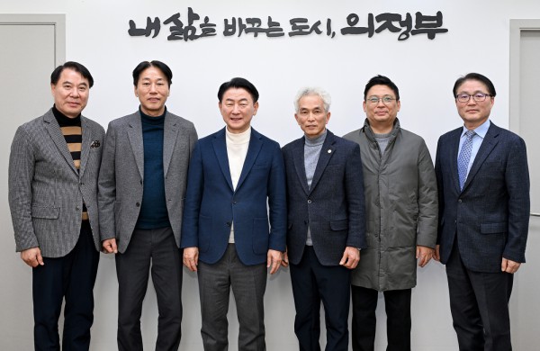 1월 29일 (사)용현산업단지 기업인협의회 신년인사회 참석자들이 기념촬영을 하고 있다.
